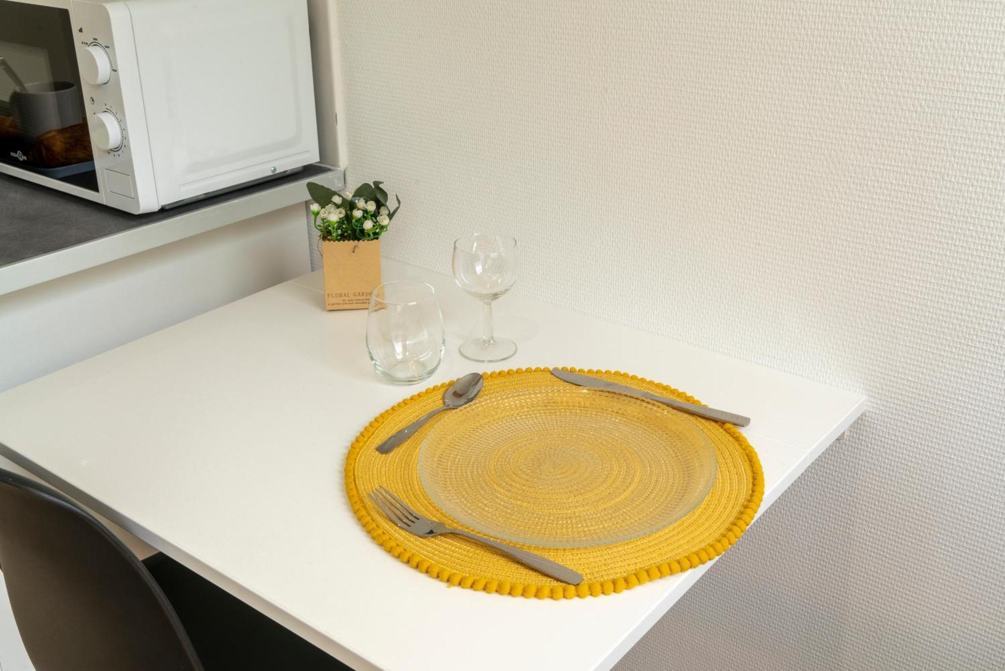 Stockholm- Studio Serenite Avec Jardin ชาร์เลอวิลล์-เมซิแยร์ ภายนอก รูปภาพ