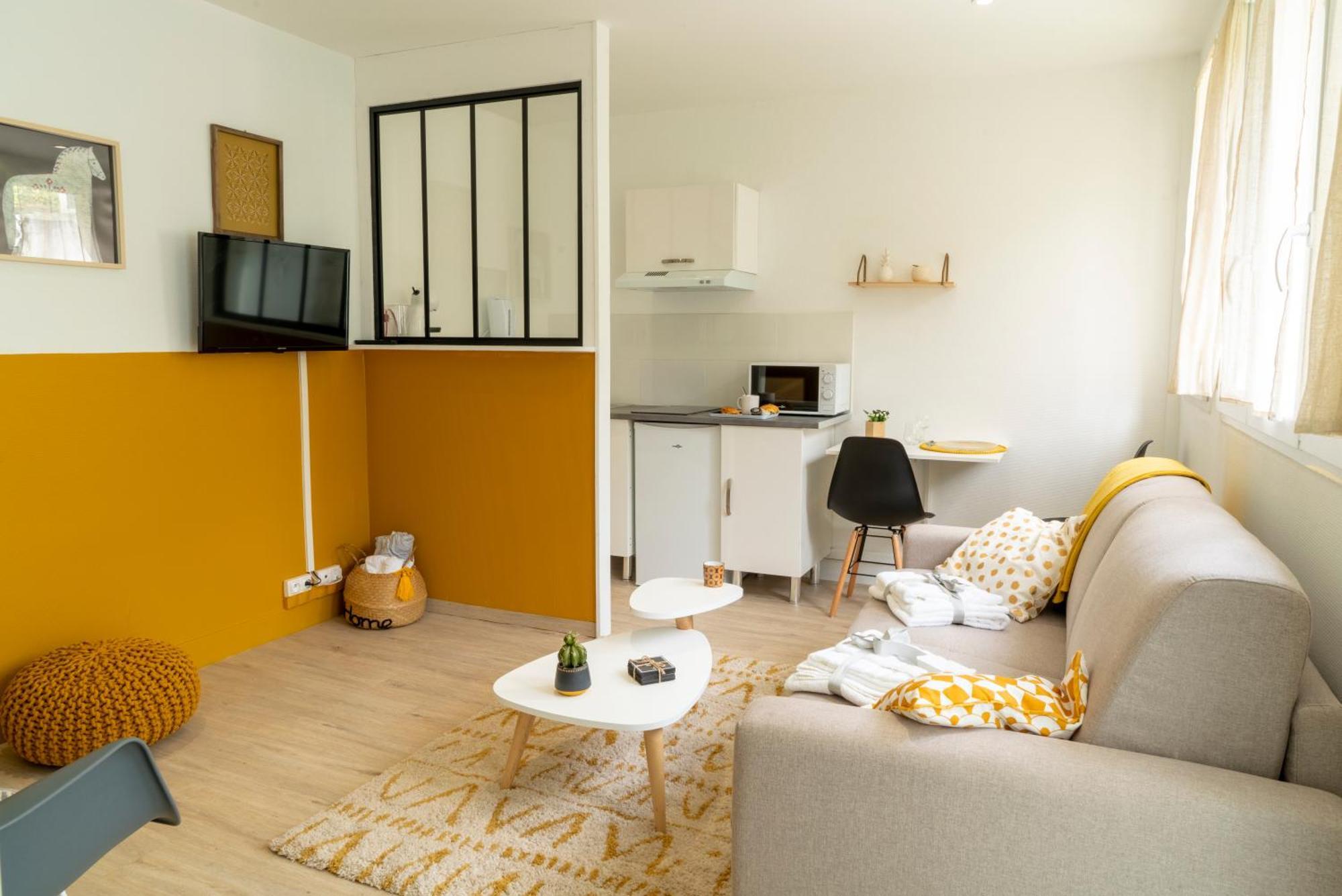 Stockholm- Studio Serenite Avec Jardin ชาร์เลอวิลล์-เมซิแยร์ ภายนอก รูปภาพ